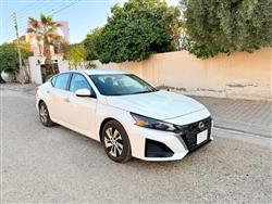 نيسان ألتيما